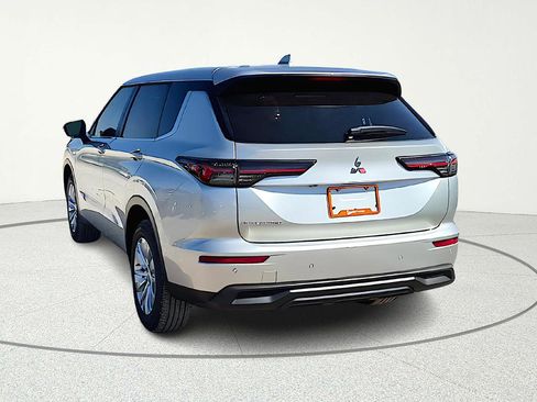 New 2026 Mitsubishi Outlander ES FWD image 5