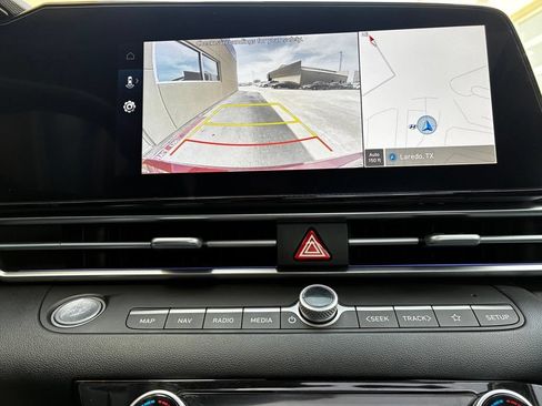 Used 2025 Hyundai Elantra Limited FWD image 20