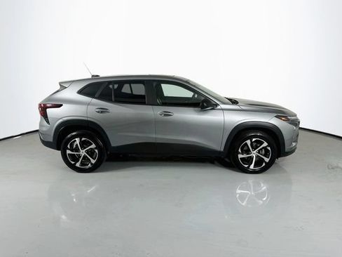 Used 2025 Chevrolet Trax RS w/ Sunroof Package FWD image 10