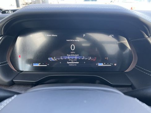 Used 2022 Jeep Grand Cherokee Overland w/ Luxury Tech Group IV image 14