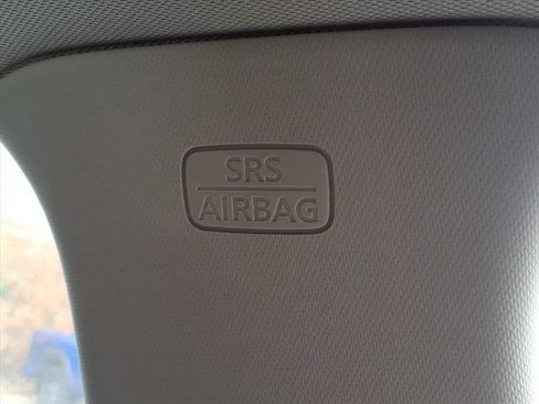 Used 2020 Nissan Rogue Sport S image 14