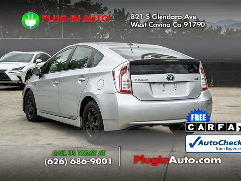 Used 2012 Toyota Prius Three w/ Solar Roof Pkg FWD image 2