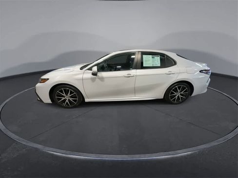 Used 2023 Toyota Camry SE image 5