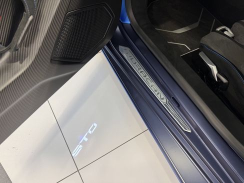 Used 2023 Lamborghini Huracan STO image 22