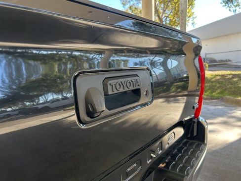 Used 2017 Toyota Tacoma 2WD Double Cab image 18