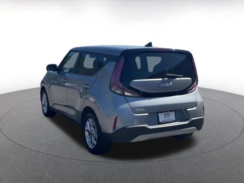 Used 2025 Kia Soul LX w/ LX Technology Package FWD image 10