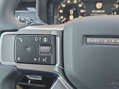 New 2025 Land Rover Discovery S image 19