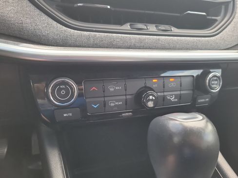 Used 2022 Jeep Compass Latitude AWD/4WD image 18