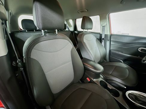 Used 2019 Kia Soul + image 25