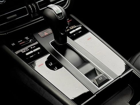 New 2026 Porsche Macan image 23