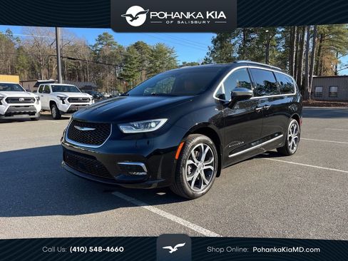 Used 2024 Chrysler Pacifica Pinnacle w/ Trailer Tow Group AWD/4WD image 1