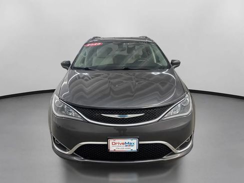 Used 2020 Chrysler Pacifica Touring-L FWD image 2