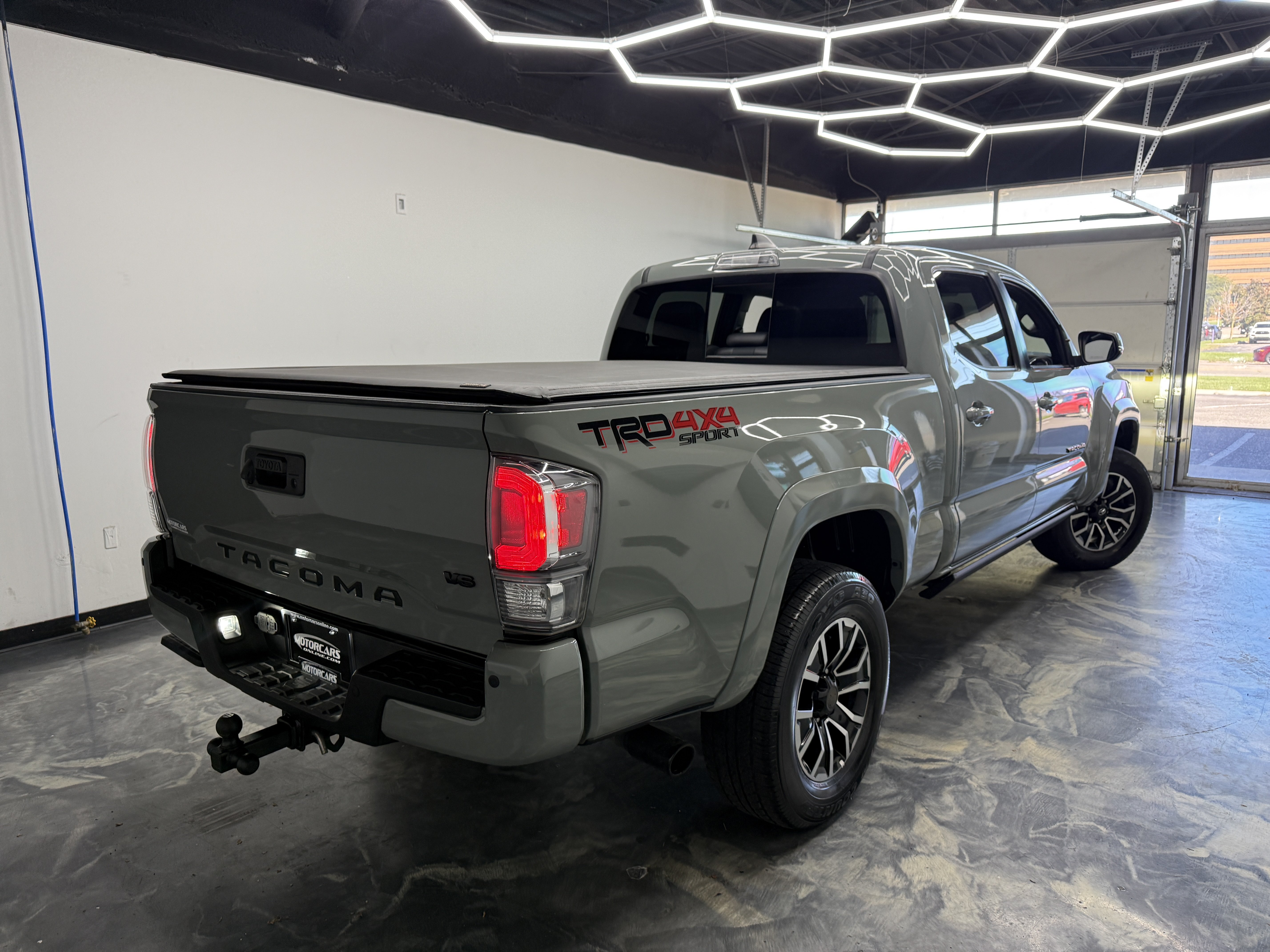 Used 2023 Toyota Tacoma TRD Sport w/ TRD Premium Sport Package AWD/4WD image 5