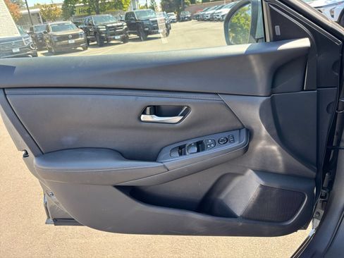 Used 2025 Nissan Sentra SV FWD image 18