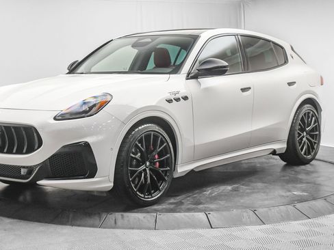 New 2025 Maserati Grecale Trofeo image 3