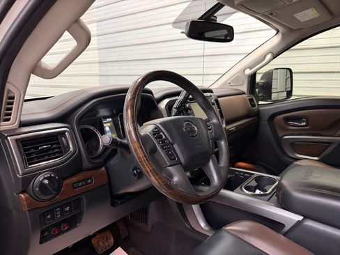Used 2017 Nissan Titan Platinum Reserve AWD/4WD image 12