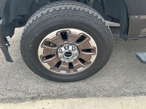 Used 2025 Ford F350 King Ranch w/ FX4 Off-Road Package image 4