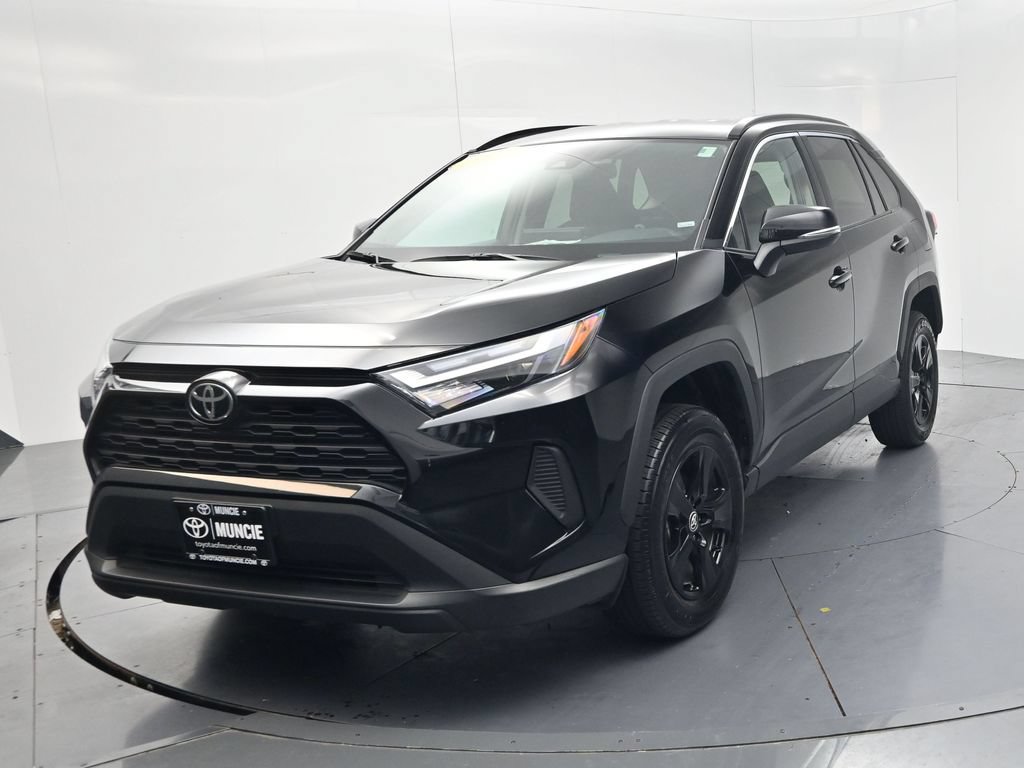Used 2025 Toyota RAV4 XLE AWD/4WD image 3