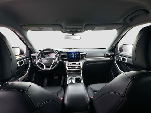 Certified 2022 Ford Explorer XLT w/ Equipment Group 202A image 22