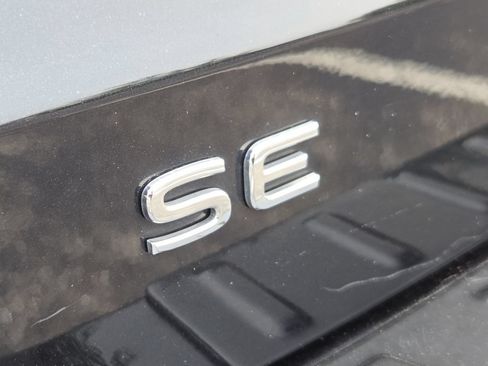 Used 2024 Volkswagen Taos SE w/ Panoramic Sunroof Package AWD/4WD image 19