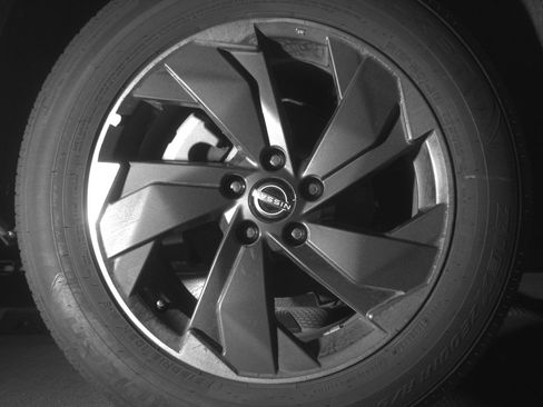 Used 2025 Nissan Rogue SV FWD image 11