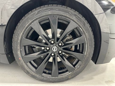 Used 2017 Nissan Maxima SR w/ Midnight Edition image 58