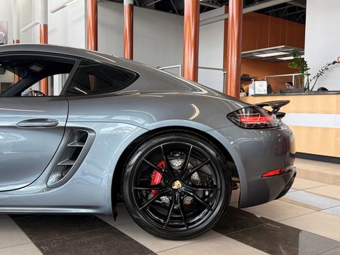 Used 2025 Porsche 718 Cayman S RWD image 18