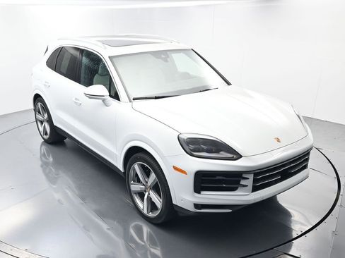 Certified 2025 Porsche Cayenne AWD/4WD image 41