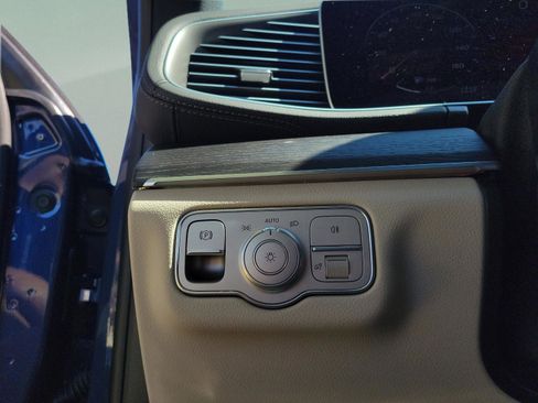 New 2026 Mercedes-Benz GLS 450 4MATIC image 16