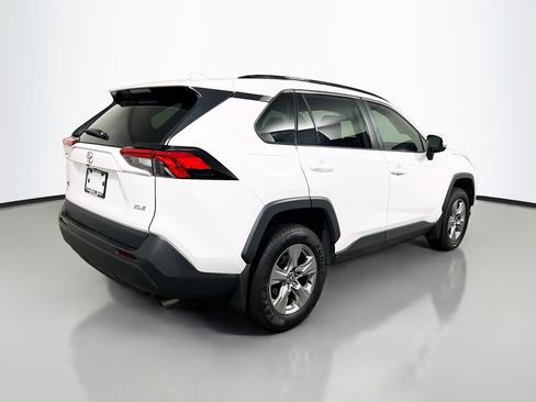 Used 2022 Toyota RAV4 XLE w/ Convenience Package FWD image 4