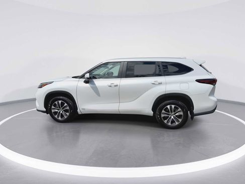 Certified 2026 Toyota Highlander XLE AWD/4WD image 5