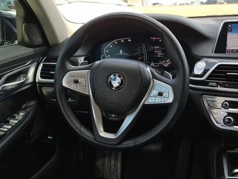 Used 2022 BMW 740i w/ Premium Package RWD image 19