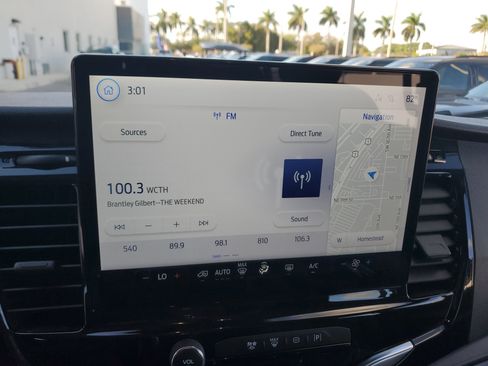 Used 2024 Ford Transit 350 XLT image 10