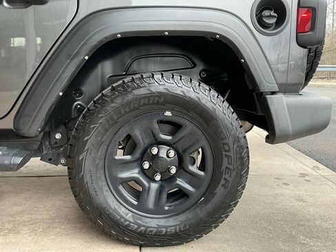 Used 2022 Jeep Wrangler Unlimited Sport image 27