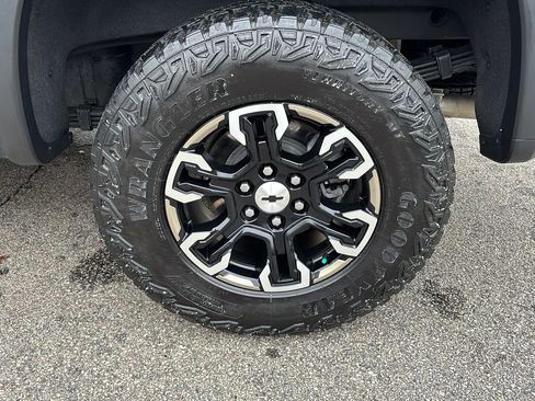 Used 2022 Chevrolet Silverado 1500 ZR2 w/ Technology Package image 25