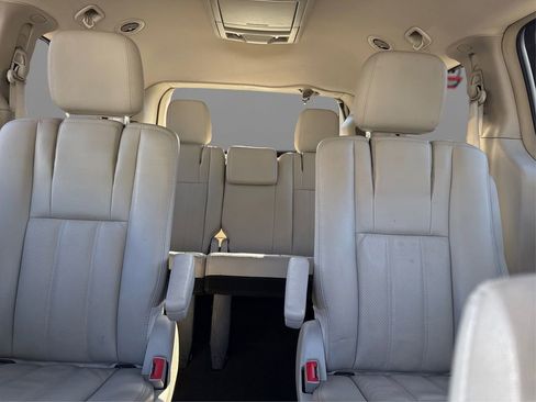 Used 2012 Chrysler Town & Country Touring-L w/ Driver Convenience Group image 19