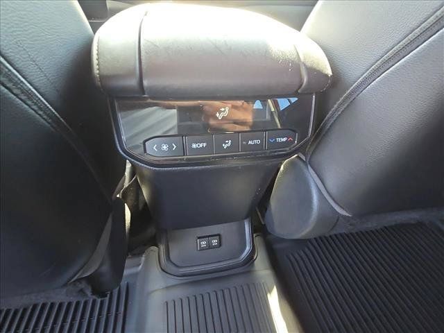Used 2021 Toyota Highlander XLE FWD image 18