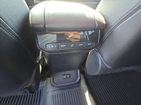 Used 2021 Toyota Highlander XLE FWD image 18
