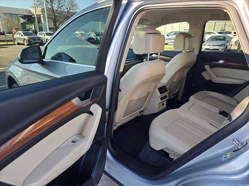 Used 2023 Audi Q5 2.0T Premium image 17