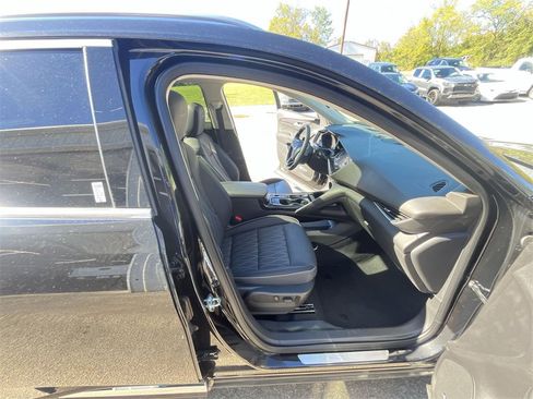 Used 2023 Buick Envision Avenir image 25