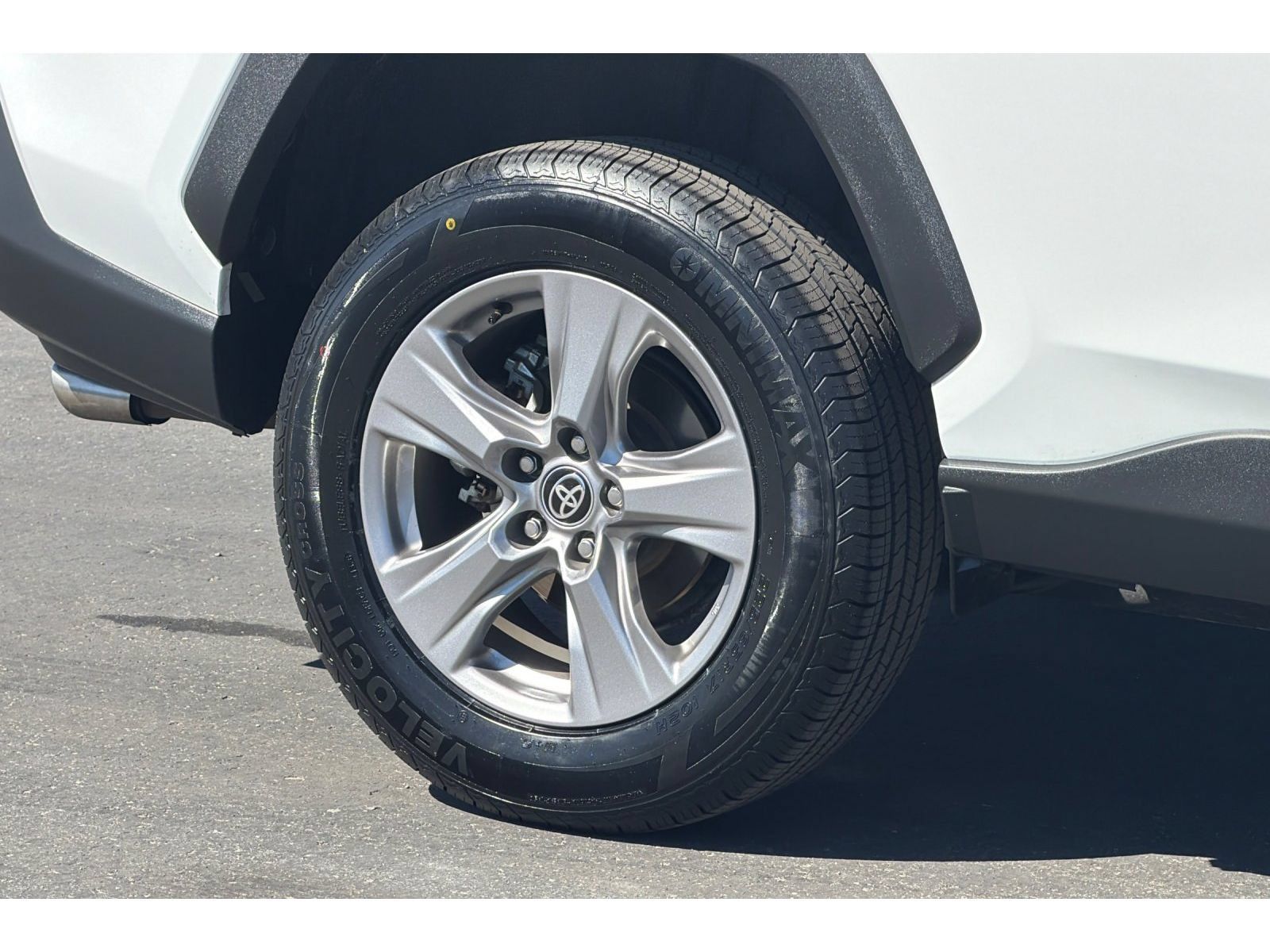 Used 2025 Toyota RAV4 XLE FWD image 33