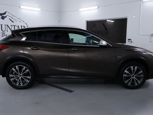 Used 2018 INFINITI QX30 Premium w/ Navigation Package image 8