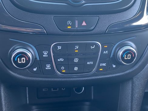 Used 2022 Chevrolet Equinox RS FWD image 26