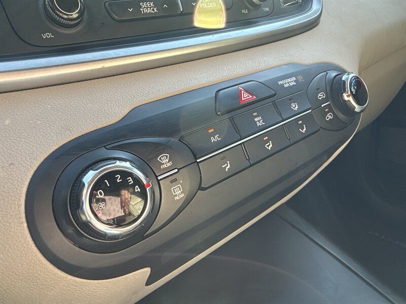 Used 2016 Kia Sorento AWD image 11