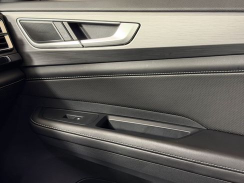 Used 2024 Volkswagen Atlas Cross Sport SE w/ Panoramic Sunroof Package FWD image 26