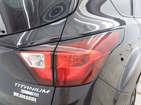 Used 2019 Ford Escape Titanium AWD/4WD image 18