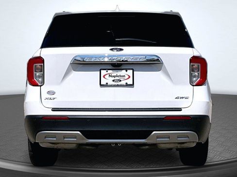 Used 2023 Ford Explorer XLT w/ Equipment Group 202A AWD/4WD image 4