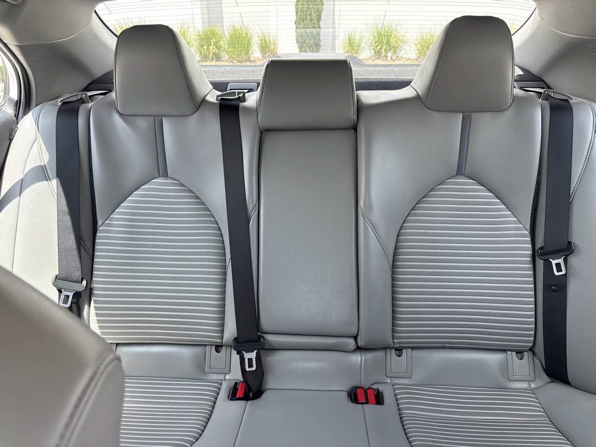 Used 2020 Toyota Camry SE w/ Carpet Mat Package FWD image 28