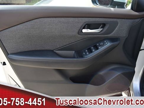 Used 2023 Nissan Rogue SV AWD/4WD image 16