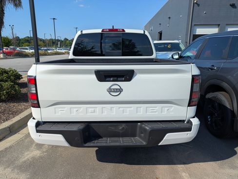 Certified 2025 Nissan Frontier SV RWD image 4